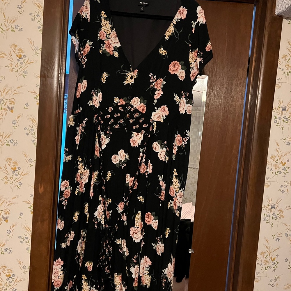 Mid length dress. Good condition. Size 3 torrid.